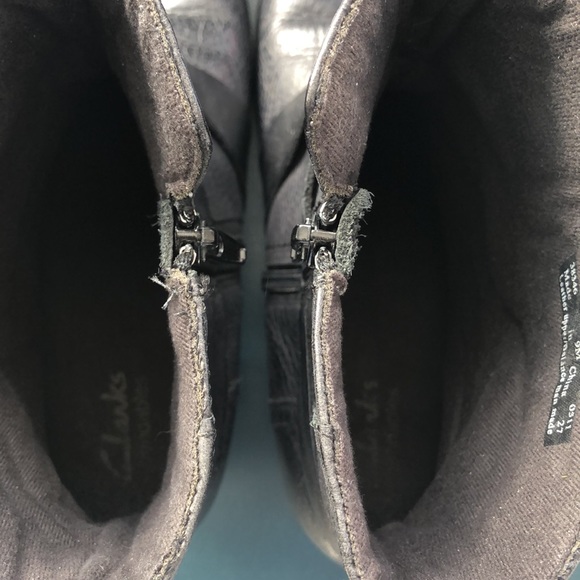 Clark’s 3” Heel Bootie With Straps & Buckle Size 9 - Picture 11 of 12